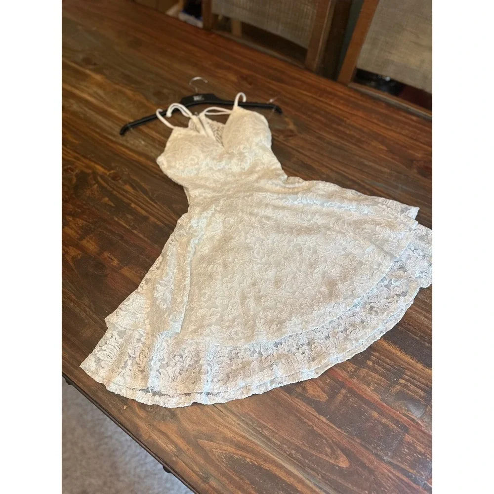 Emerald Sundae White Sparkle Lace Dress V Neck Spaghetti Strap Mini‎ Dress XS